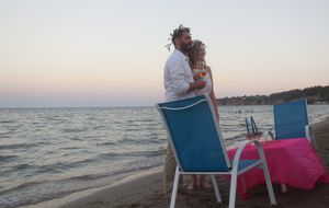 Tengerparti szimbolikus esküvő bársonyhomokos parton: Star Beach Makrygialos Görögország